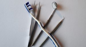 operatie-implant-dentar