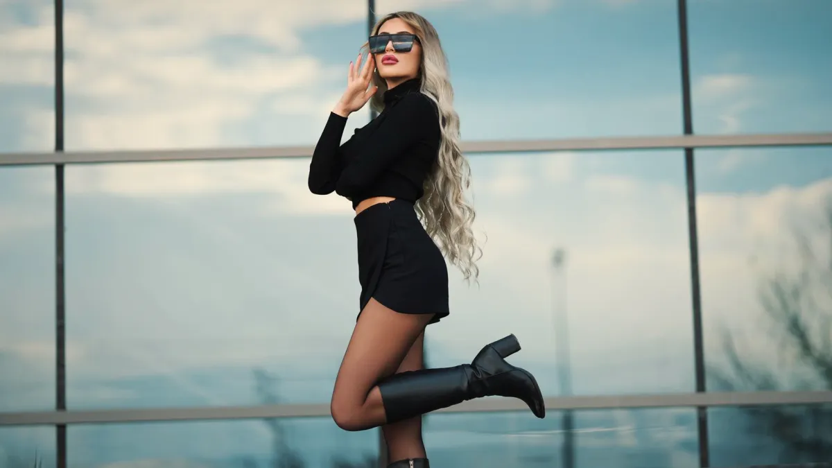 Tinute cu cizme lungi fara toc: idei chic si usor de purtat
